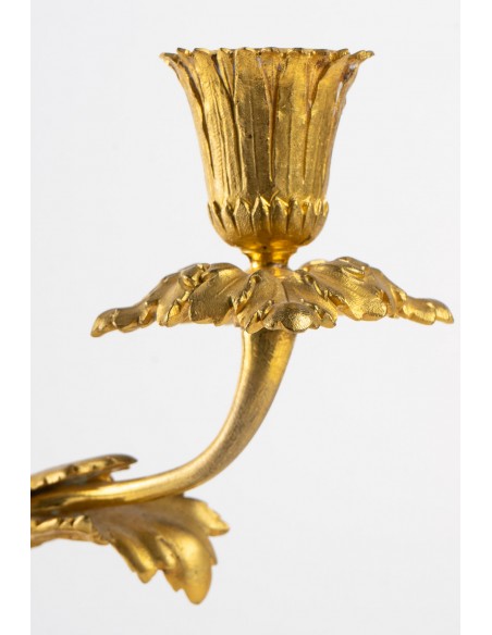 Par de candelabres em bronze dourado e mármore