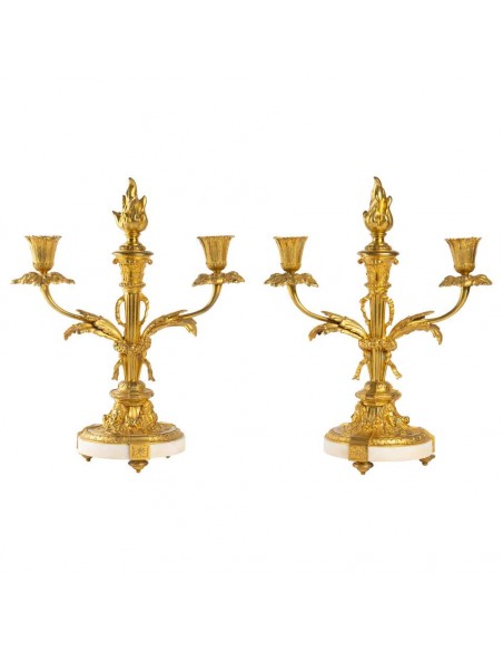Par de candelabres em bronze dourado e mármore