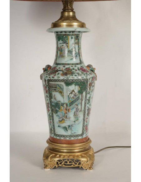 Important early 20th century Chinese lamp, mounted in gilt bronze