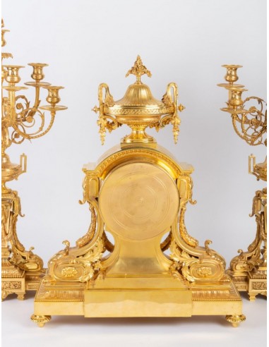 Elegant Garniture Fireplace (ang.)