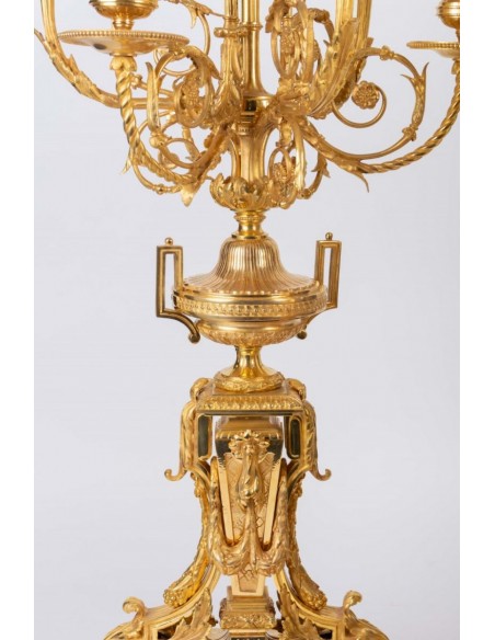 Elegant Garniture Fireplace (ang.)