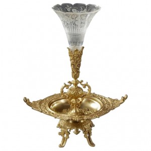 Beautiful table center xixth century