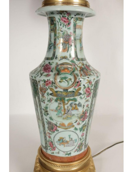 Importante lampe chinoise du début du 20ème  siècle, montée de bronze doré