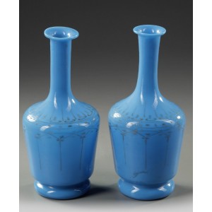 Un paio di caraffa opalina blu 2