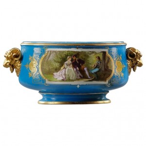 Porcelánový šálek ve stylu Sevres