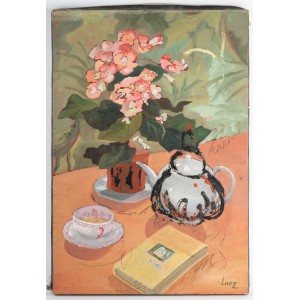 Mesa puesta para el té con un ramo de flores