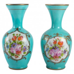 Par de vasos em opalina