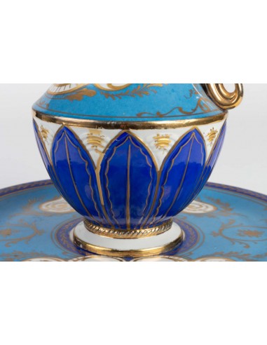 Tablett und China Cap Carafe
