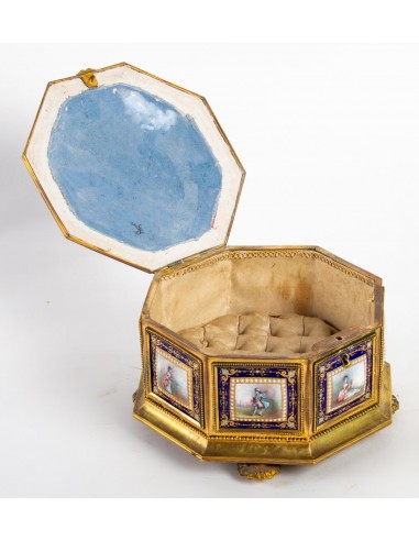 Caixa de bronze dourado e porcelana...