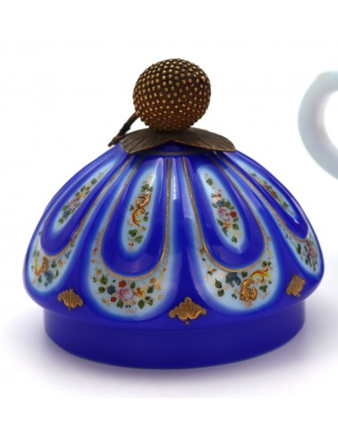 Copo coberto em azul e branco opalina
