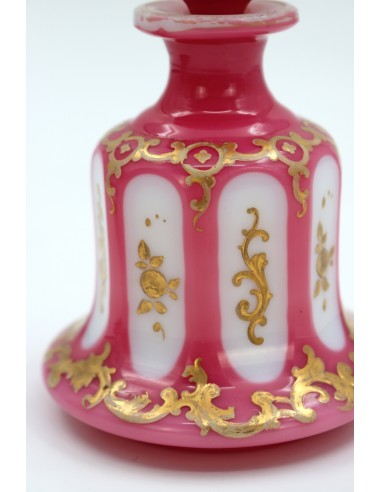 Par de frascos de perfume em opalina...