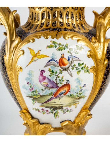 Par de vasos de porcelana cobertos