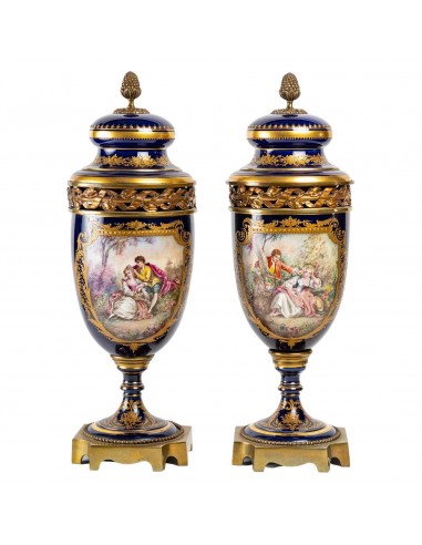 Par de vasos cobertos em porcelana de...
