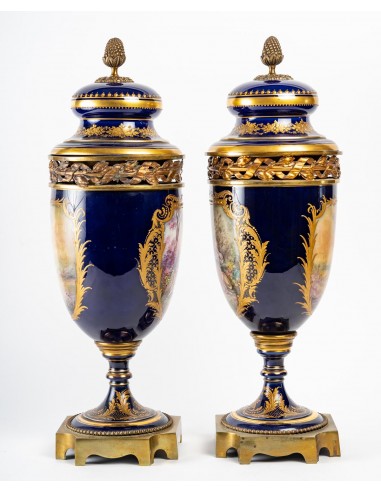 Par de vasos cobertos em porcelana de...