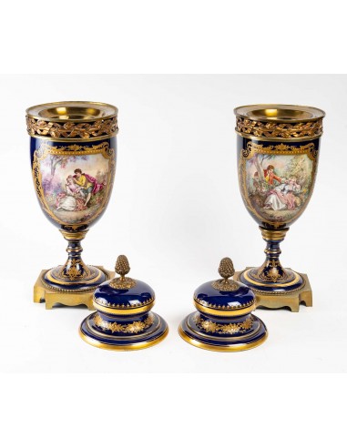 Par de vasos cobertos em porcelana de...