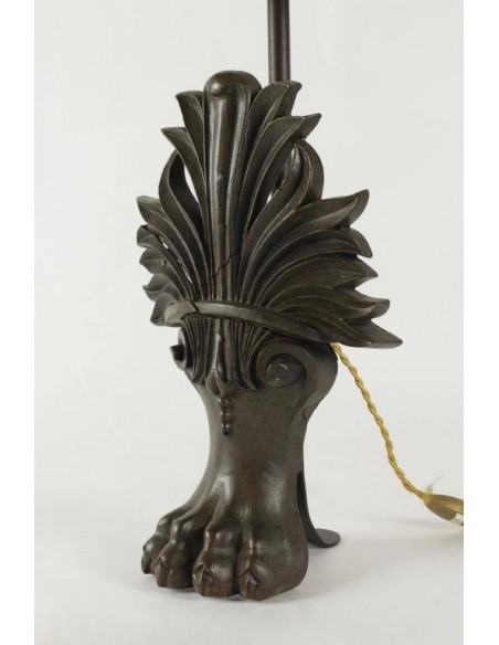 Lampe montée sur pied de baignoire en fonte