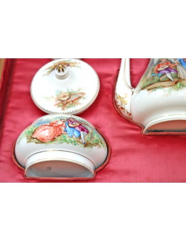 Caixa grande feita de porcelana