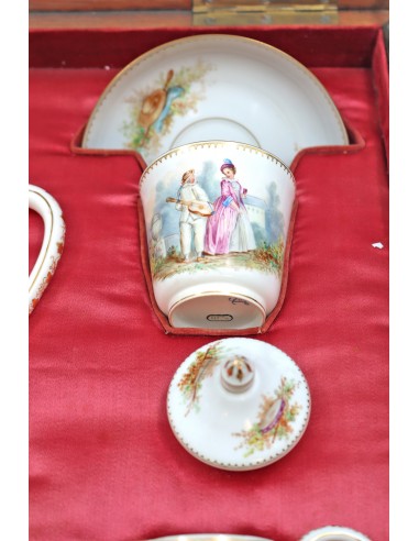 Důležitá porcelánová dóza Sèvres