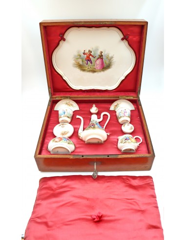 Caixa grande feita de porcelana
