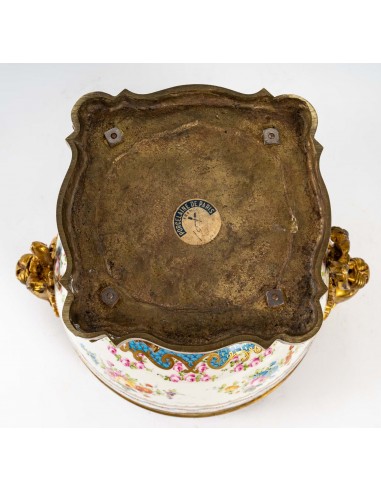 Large betting porcelain candy