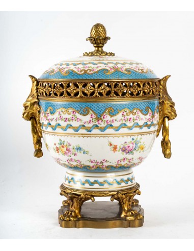Large betting porcelain candy