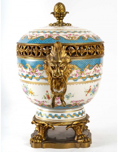 Large betting porcelain candy
