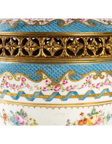 Large betting porcelain candy