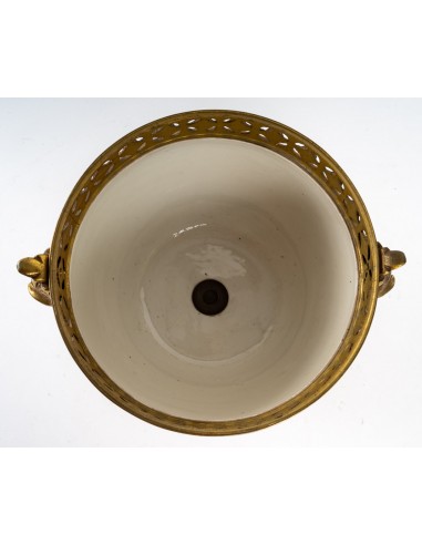 Large betting porcelain candy