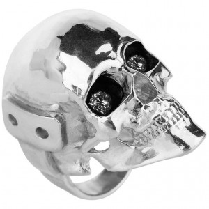 Anillo, calavera y tibias cruzadas