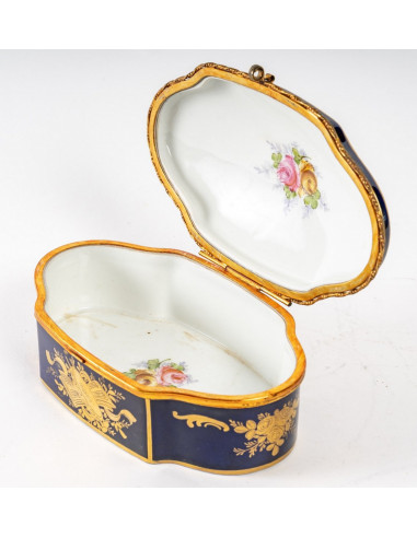 Pudełko w niebieskiej porcelany X wieku
