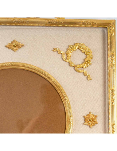 Série de imagens em bronze dourado...
