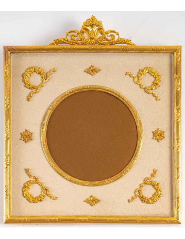 Série de imagens em bronze dourado...