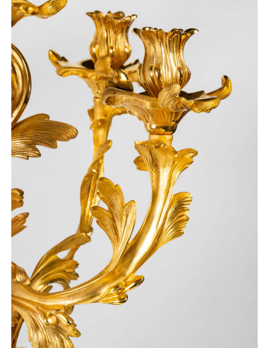 Par de candelabres de bronze dourado...