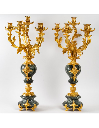 Par de candelabres de bronze dourado...