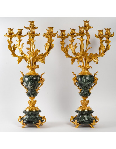 Par de candelabres de bronze dourado...