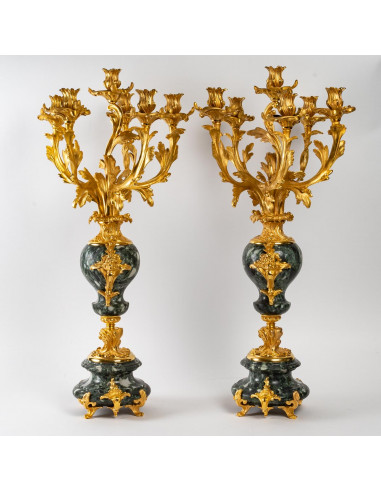 Par de candelabres de bronze dourado...