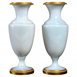 Par de vasos de opalina...
