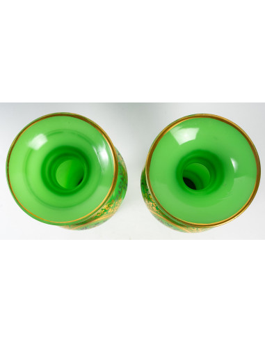 Pareja de jarrones de opalina verde,...