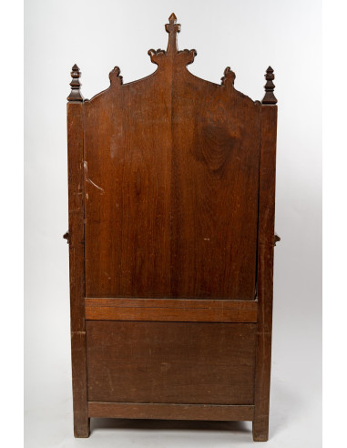Неоготическое кресло из орехового...