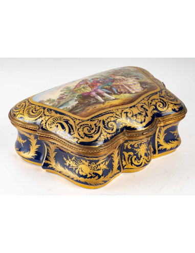 Porcelain box, Xixth century