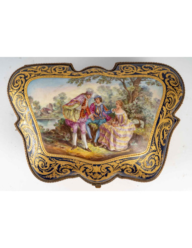 Porcelain box, Xixth century