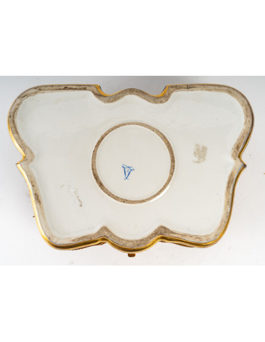 Porcelain box, Xixth century