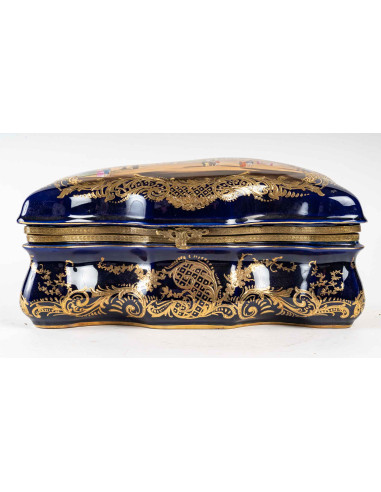 Porcelain box, 20th century