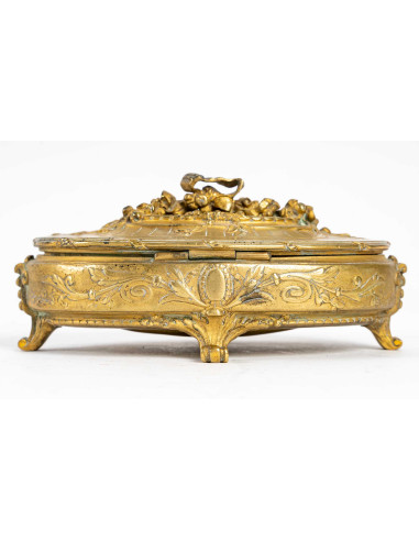Joyero de bronce repujado, S. XIX