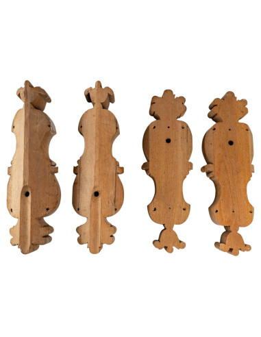 Cuatro soportes para apliques.