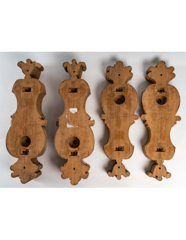 Cuatro soportes para apliques.