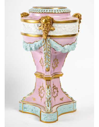 Porcelánová váza, konec 19. století