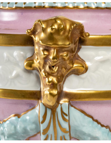 Porcelánová váza, konec 19. století
