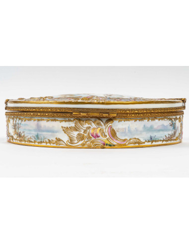 Caixa de jóias de porcelana e bronze...