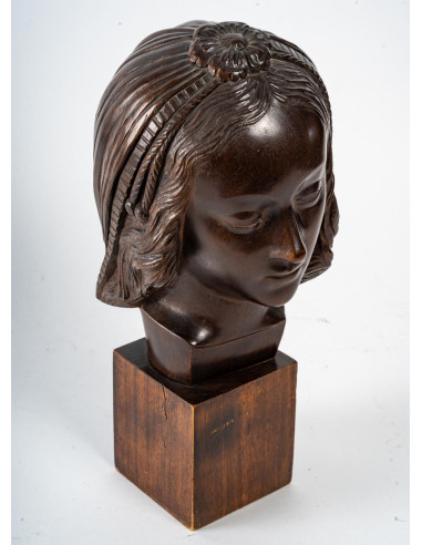 女人头像，木雕，装饰艺术风格，1930 年。